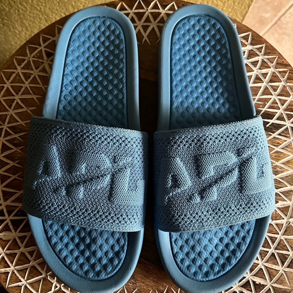 APL Sandals